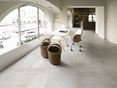 Betonoptik im Trend: Concrete Sand Modernes Büro mit den beigefarbenen Fliesen in Betonoptik Concrete Sand